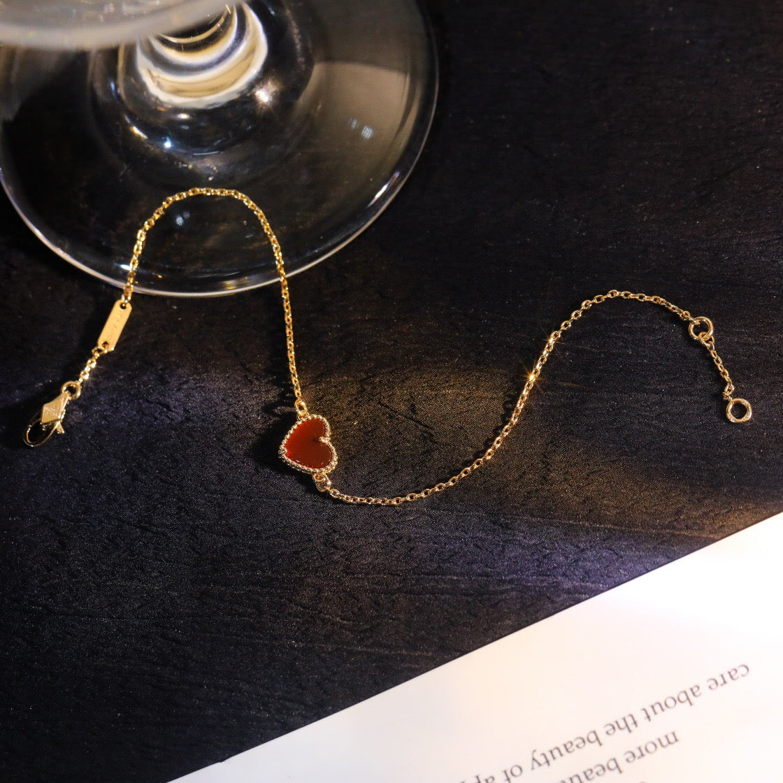 Mysitc HEART-SHAPED  CARNELIAN SINGLE FLOWER BRACELET