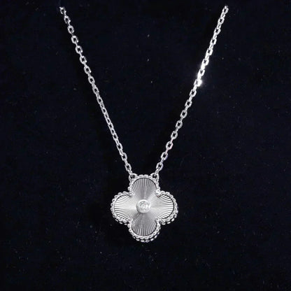 Mysitc CLOVER  15MM DIAMOND LASER NECKLACE SILVER