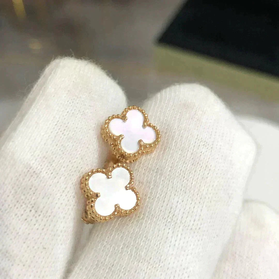 Mysitc CLOVER MINI 9.5MM WHITE MOP EARRINGS