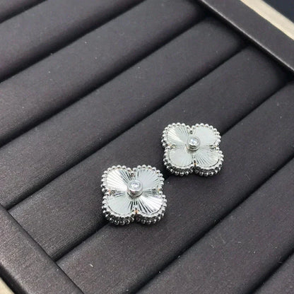 Mysitc CLOVER MINI 9.5MM LASER EARRINGS