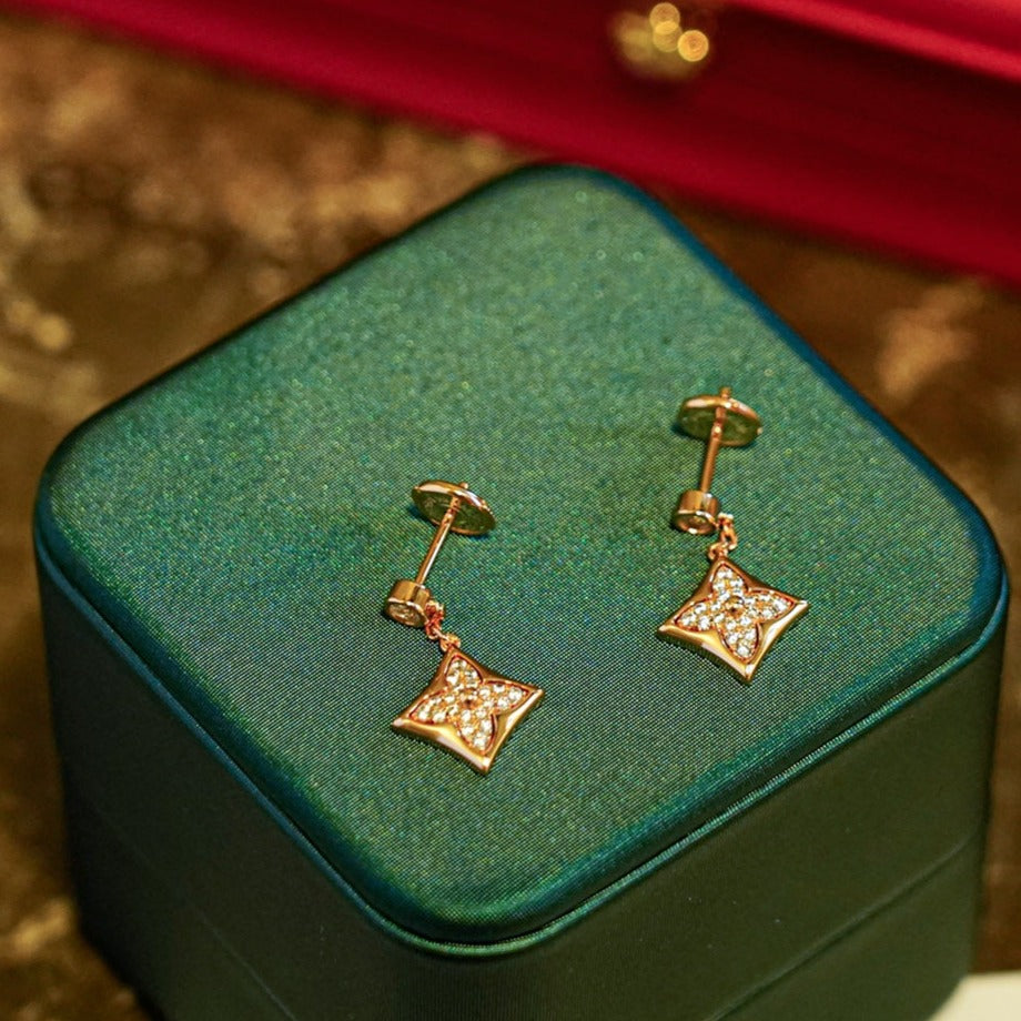 Mysitc STAR DIAMONDS EARRINGS GOLD