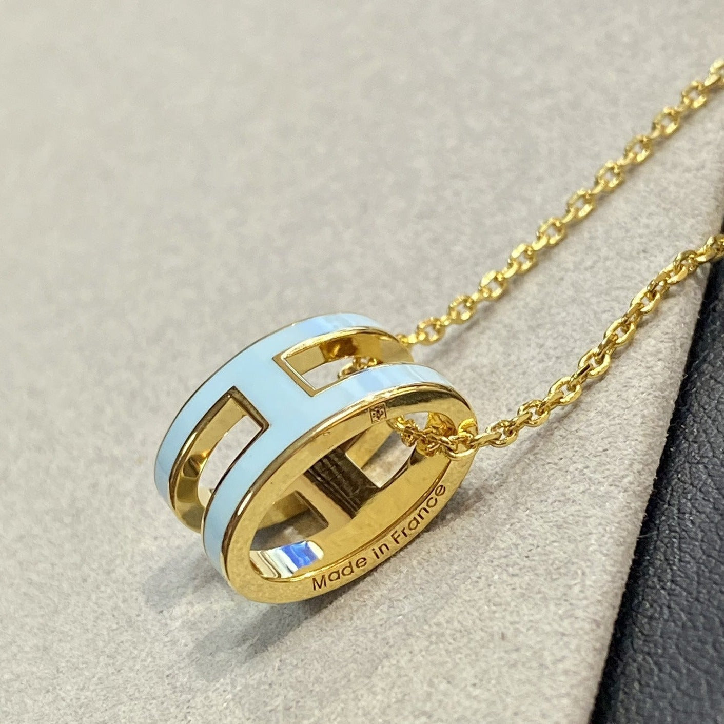 Mysitc POP H LIGHT BLUE NECKLACE