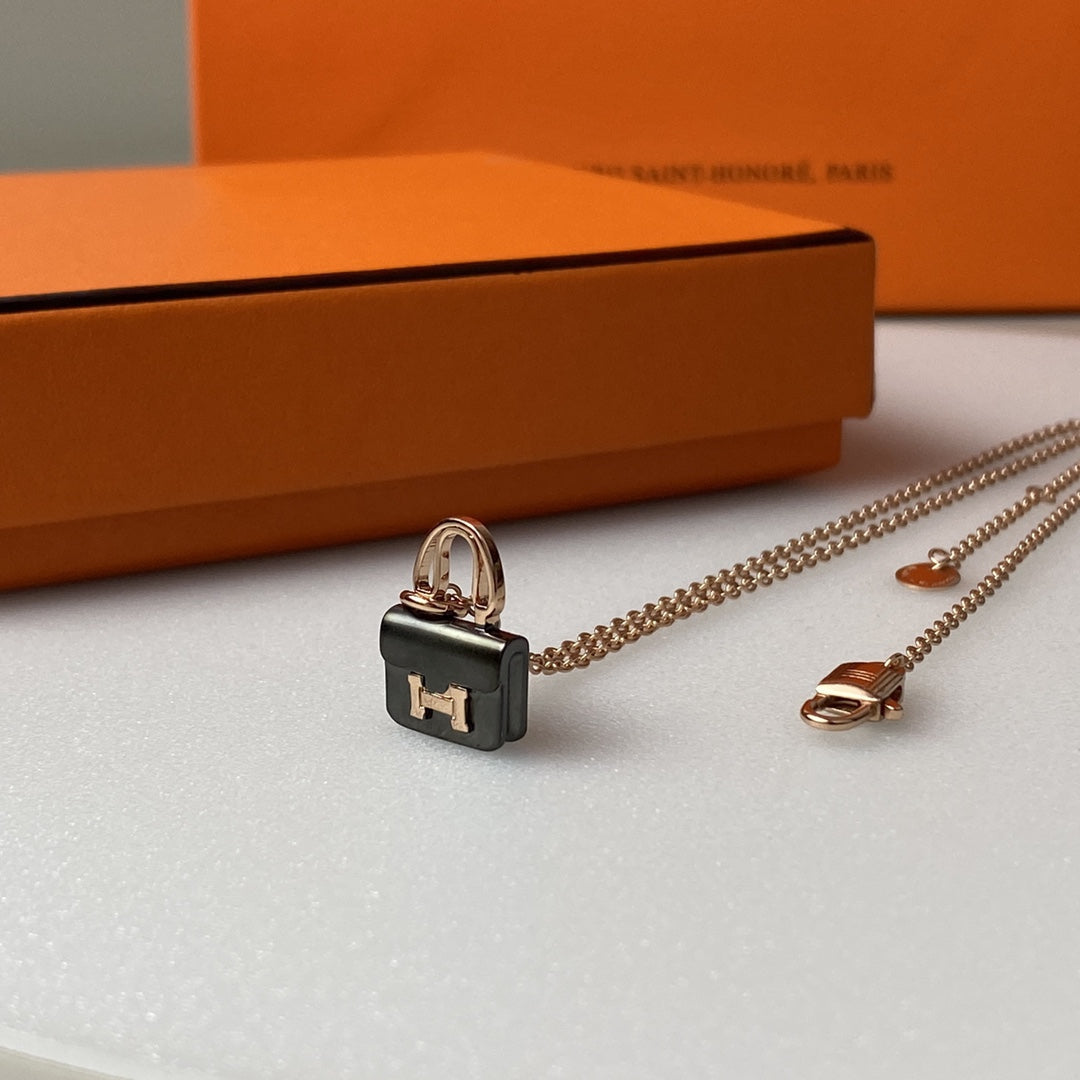 Mysitc CONSTANCE BLACK PEDANT PINK GOLD NECKLACE