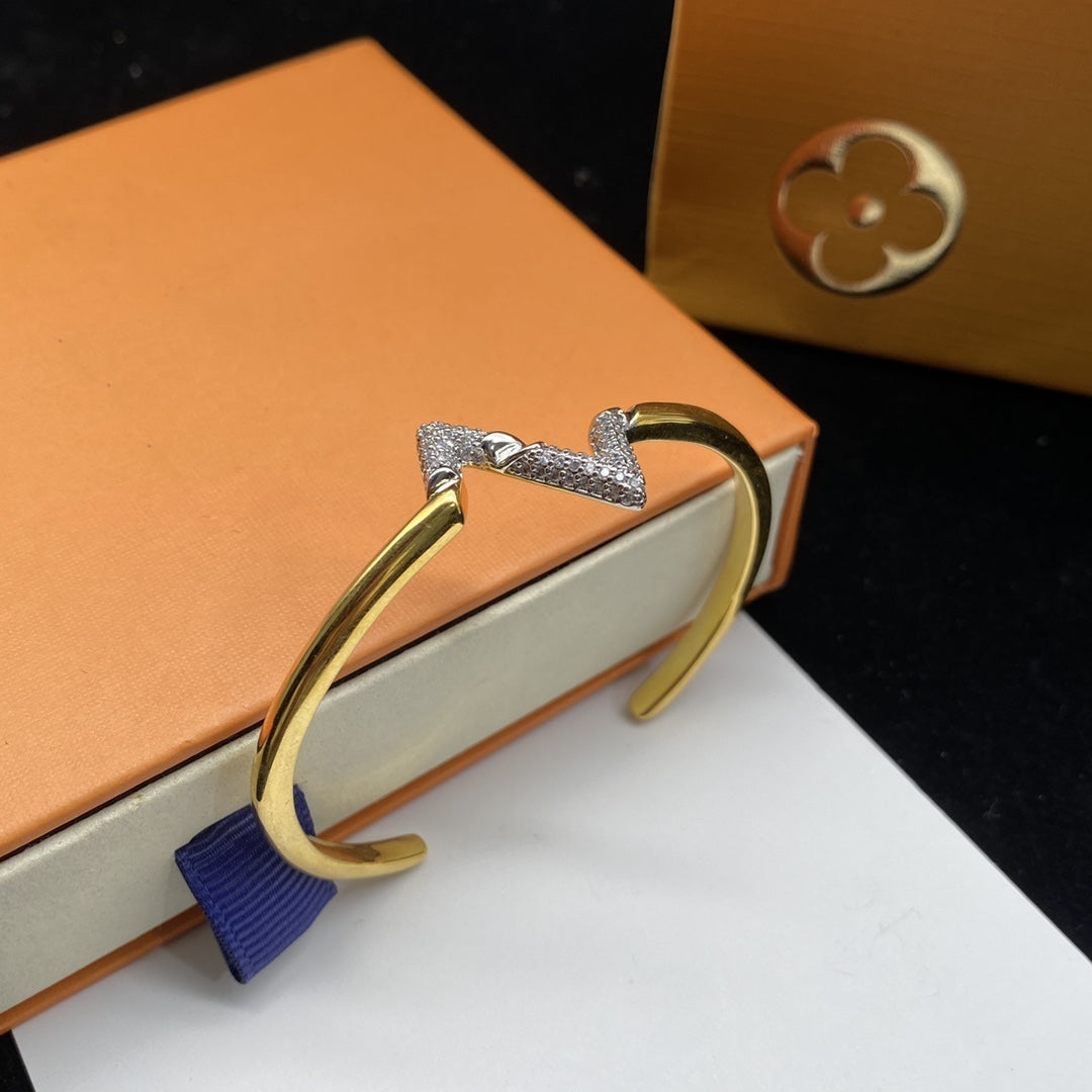 Mysitc VOLTE UPSITE DOWN DIAMOND GOLD OPEN BRACELET
