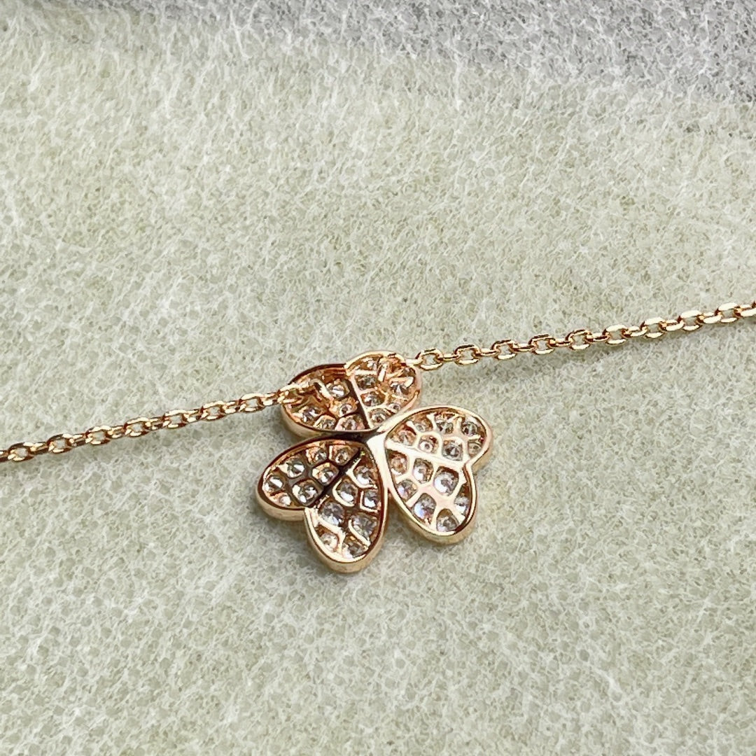 Mysitc FLOWER DIAMOND NECKLACE
