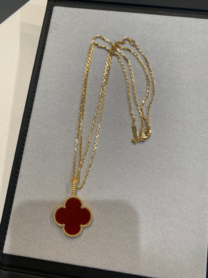Mysitc CLOVER 25MM NECKLACE GOLD CARNELIAN