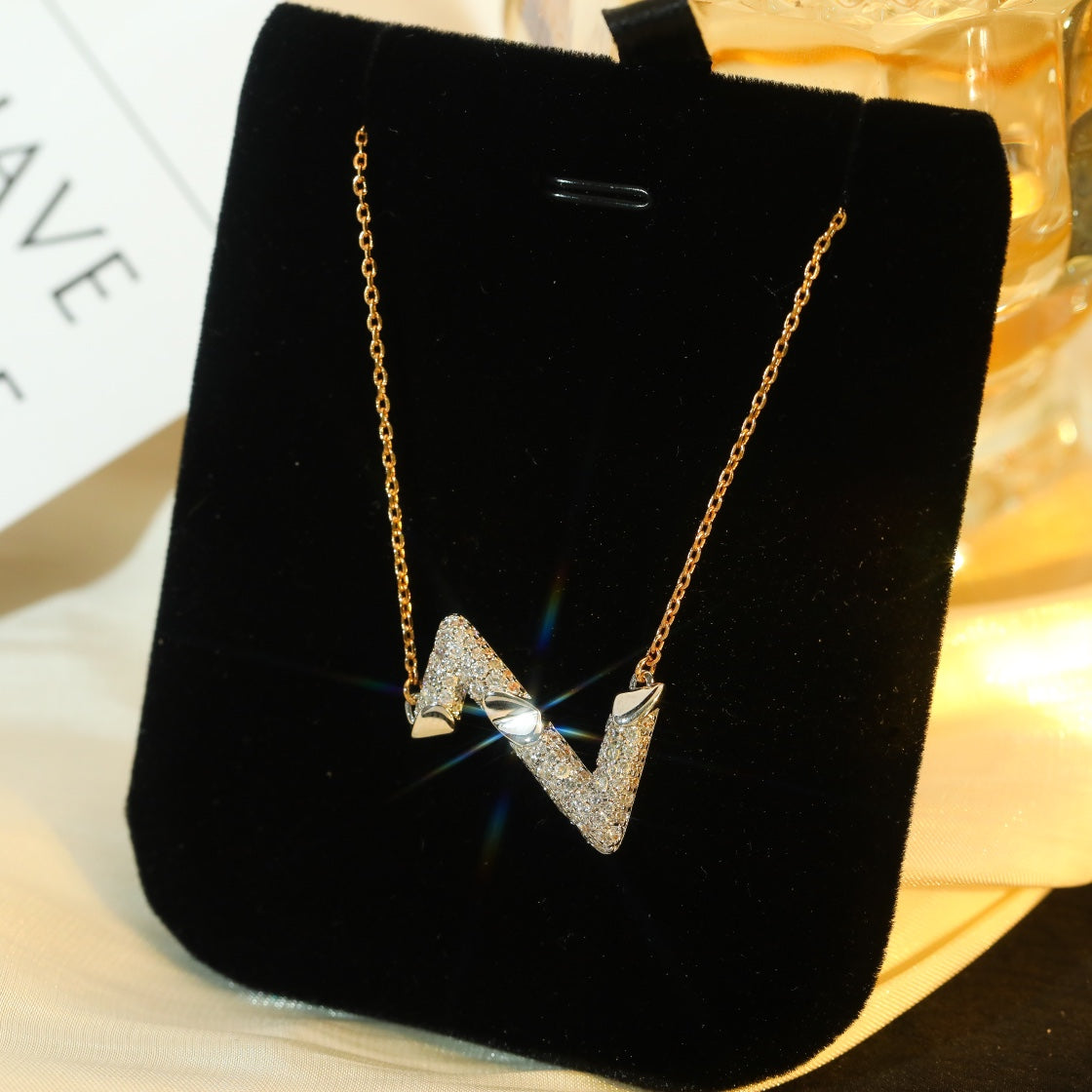 Mysitc VOLT SILVER DIAMOND PEDANT NECKLACE