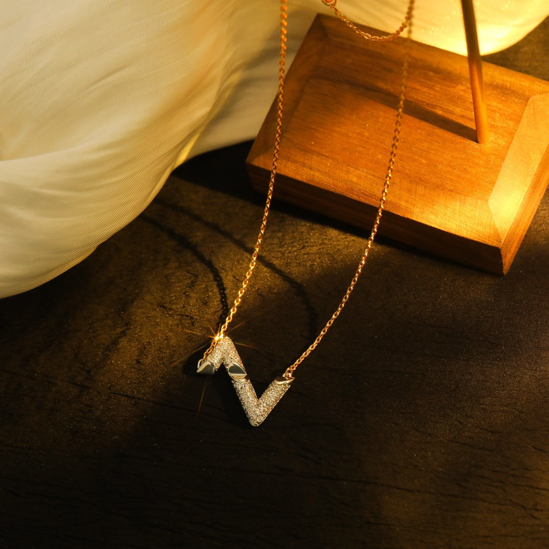 Mysitc VOLT SILVER DIAMOND PEDANT NECKLACE