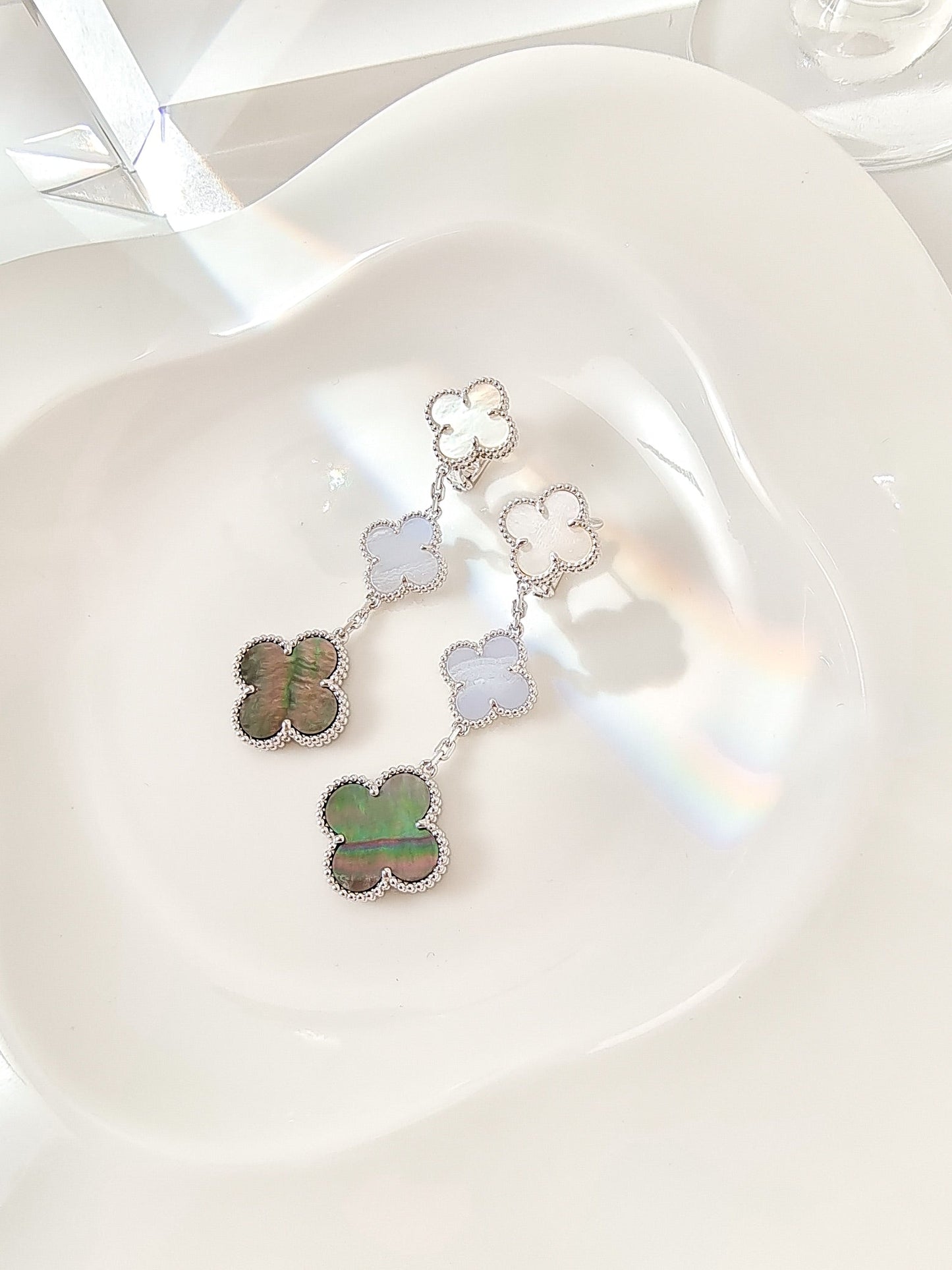 Mysitc CLOVER 3 MOTIFS CHALCEDONY DARK MOP SILVER EARRINGS