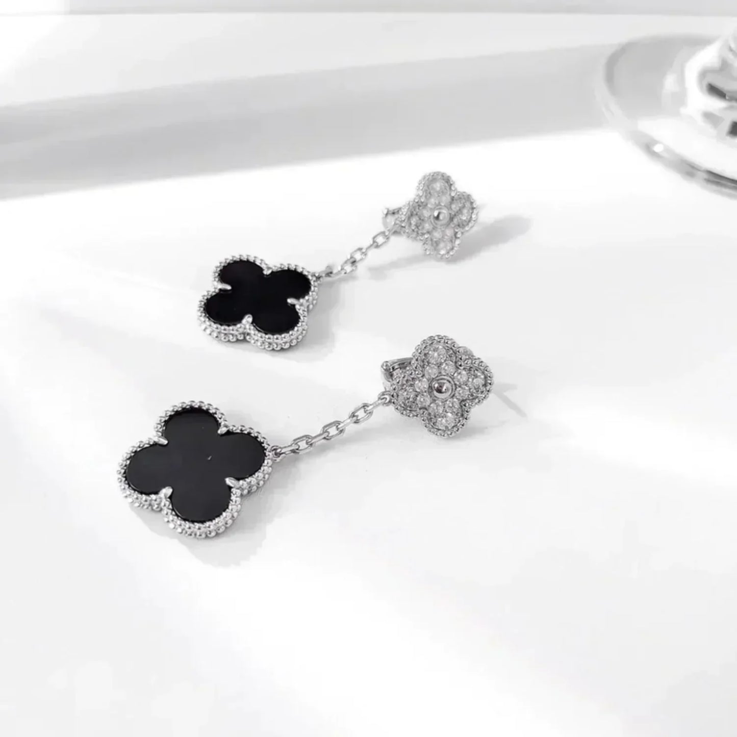 Mysitc CLOVER 2 MOTIFS  DIAMOND ONYX EARRINGS SILVER
