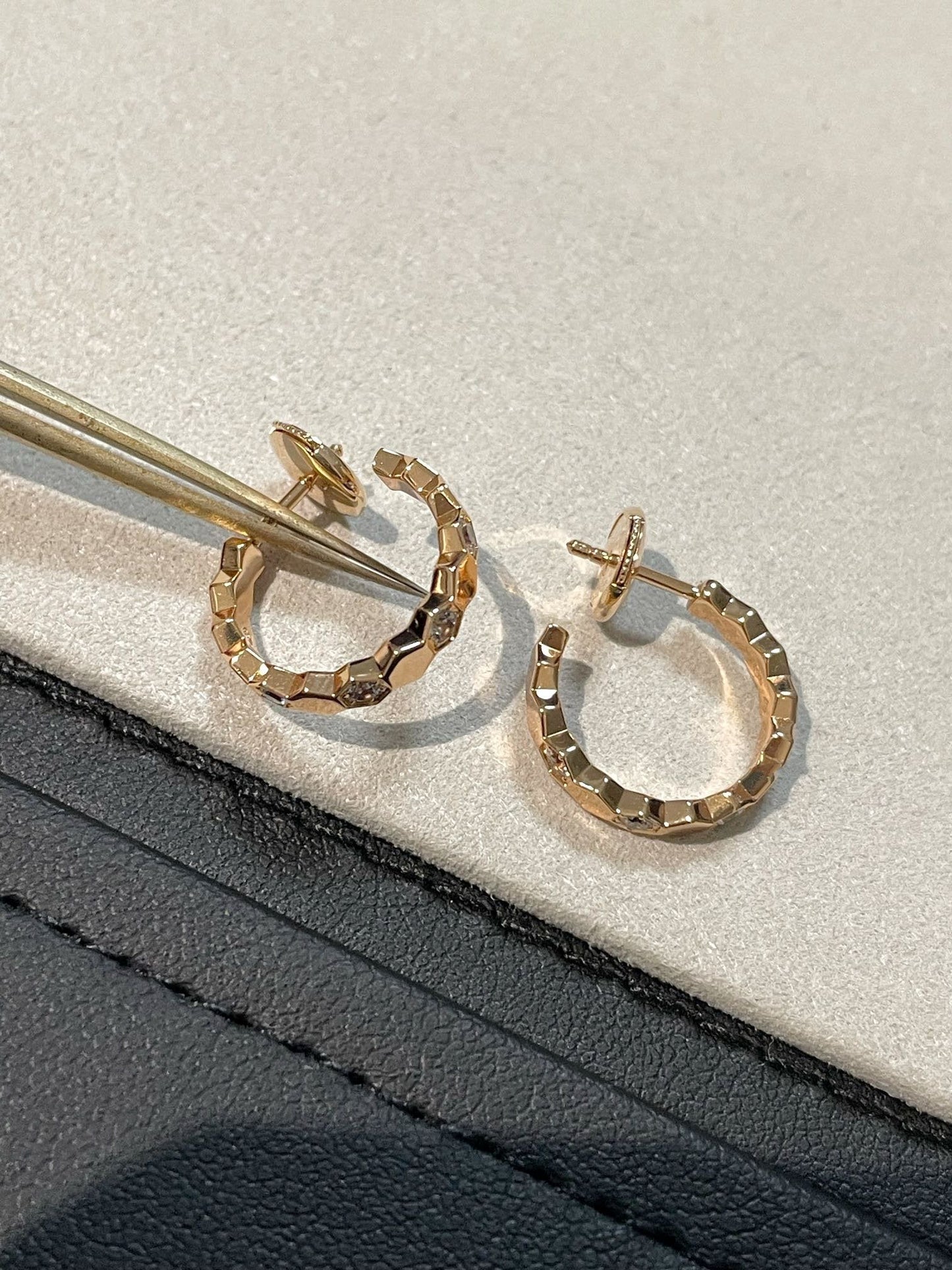 Mysitc BEE LOVE Earrings GOLD DIAMOND