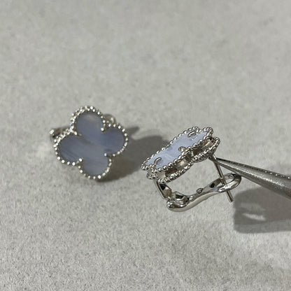 Mysitc CLOVER CHALCEDONY SILVER STUD EARRINGS