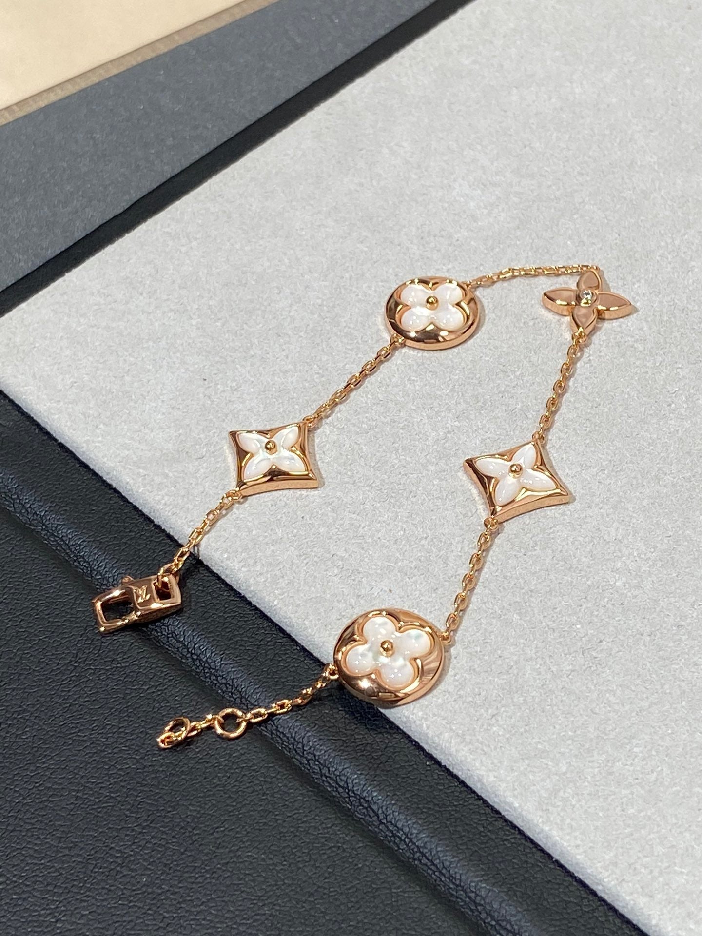 Mysitc STAR AND SUN 5 MOTIF MOP PINK GOLD BRACELET