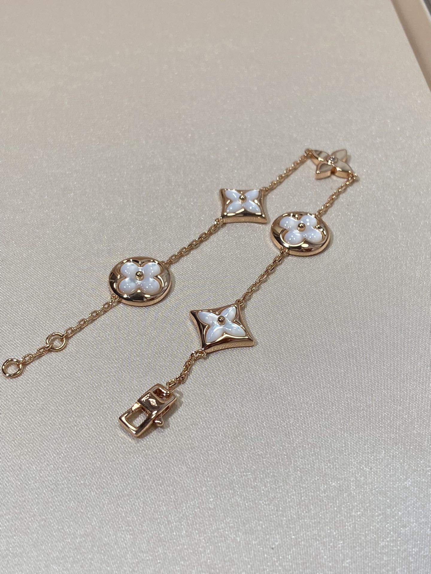 Mysitc STAR AND SUN 5 MOTIF MOP PINK GOLD BRACELET