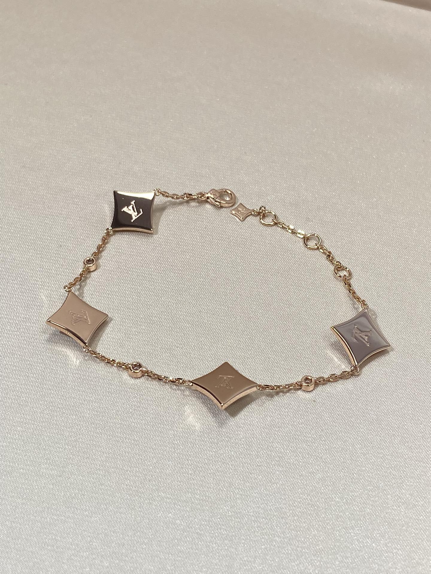 Mysitc STAR 4 MOTIF MOP DIAMOND PINK GOLD BRACELET