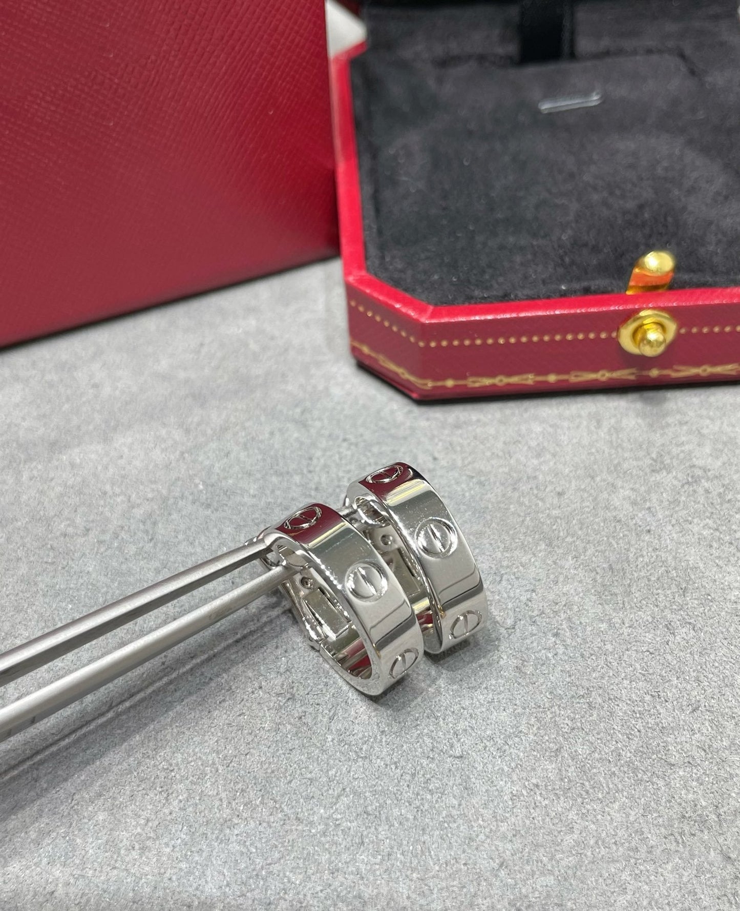 Mysitc LOVE 5.5MM EARRINGS