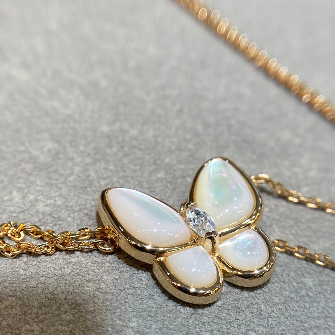 Mysitc BUTTERFLY MOP DIAMOND NECKLACE