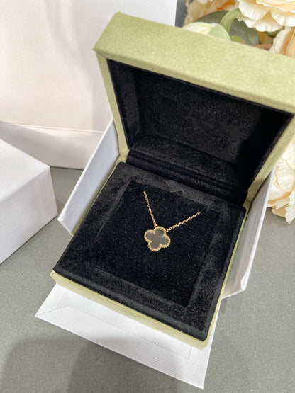Mysitc CLOVER ROCK CRYSTAL ROSE GOLD NECKLACE