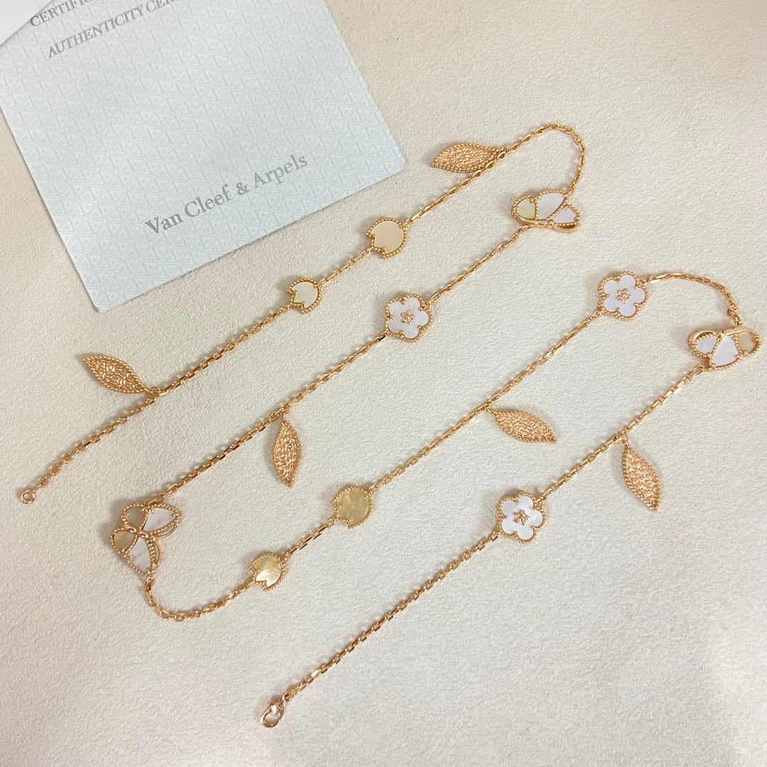 {"Mystic"] 26 NEW CLOVER LUCKY LIGHT YELLOW AND WHITE SET"}