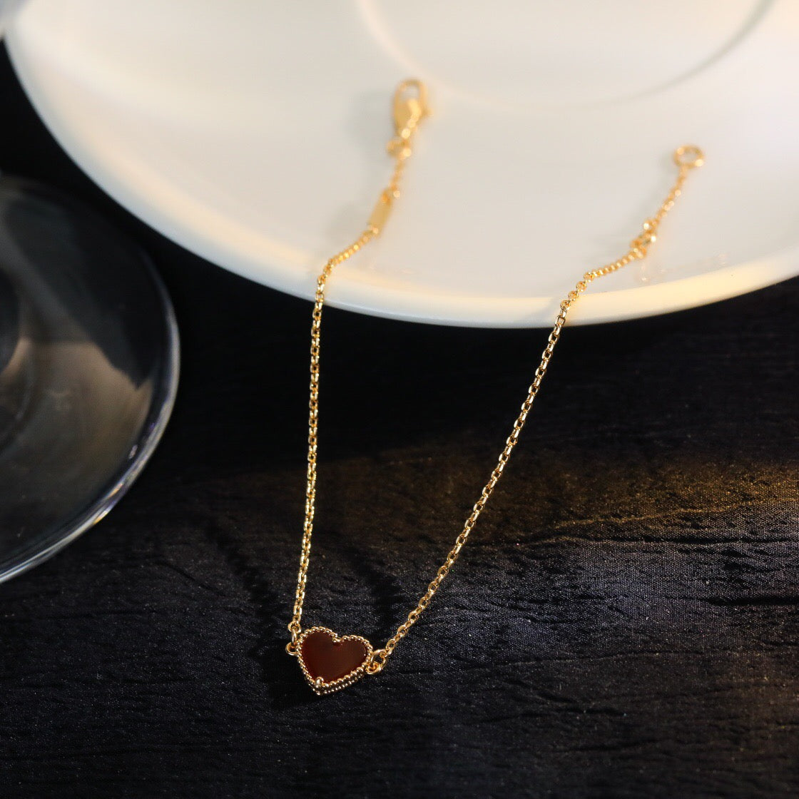 Mysitc HEART-SHAPED  CARNELIAN SINGLE FLOWER BRACELET
