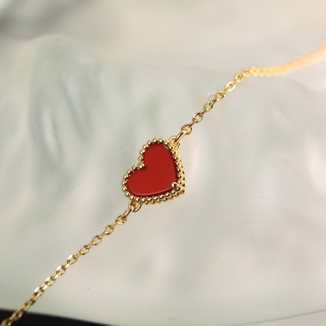 Mysitc HEART-SHAPED  CARNELIAN SINGLE FLOWER BRACELET