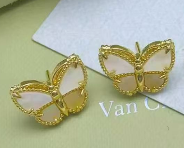 {"Mystic"] 26 NEW CLOVER LUCKY LIGHT YELLOW AND WHITE SET"}
