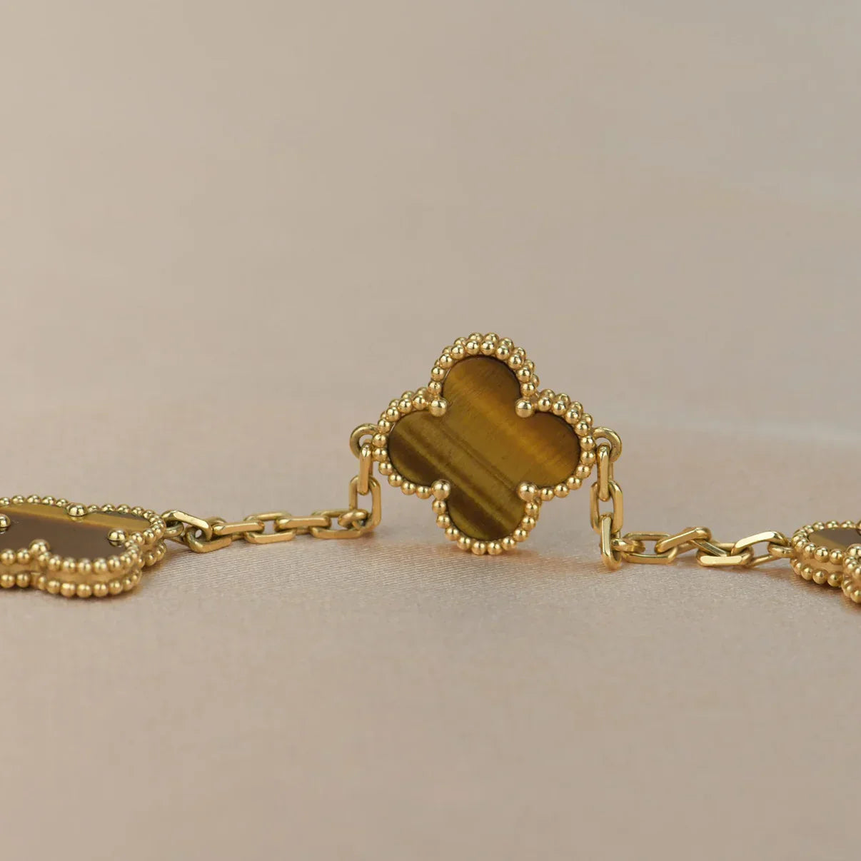 [Mysitc ]New  CLOVER 5 MOTIFS TIGER EYE BRACELET COLLECTION
