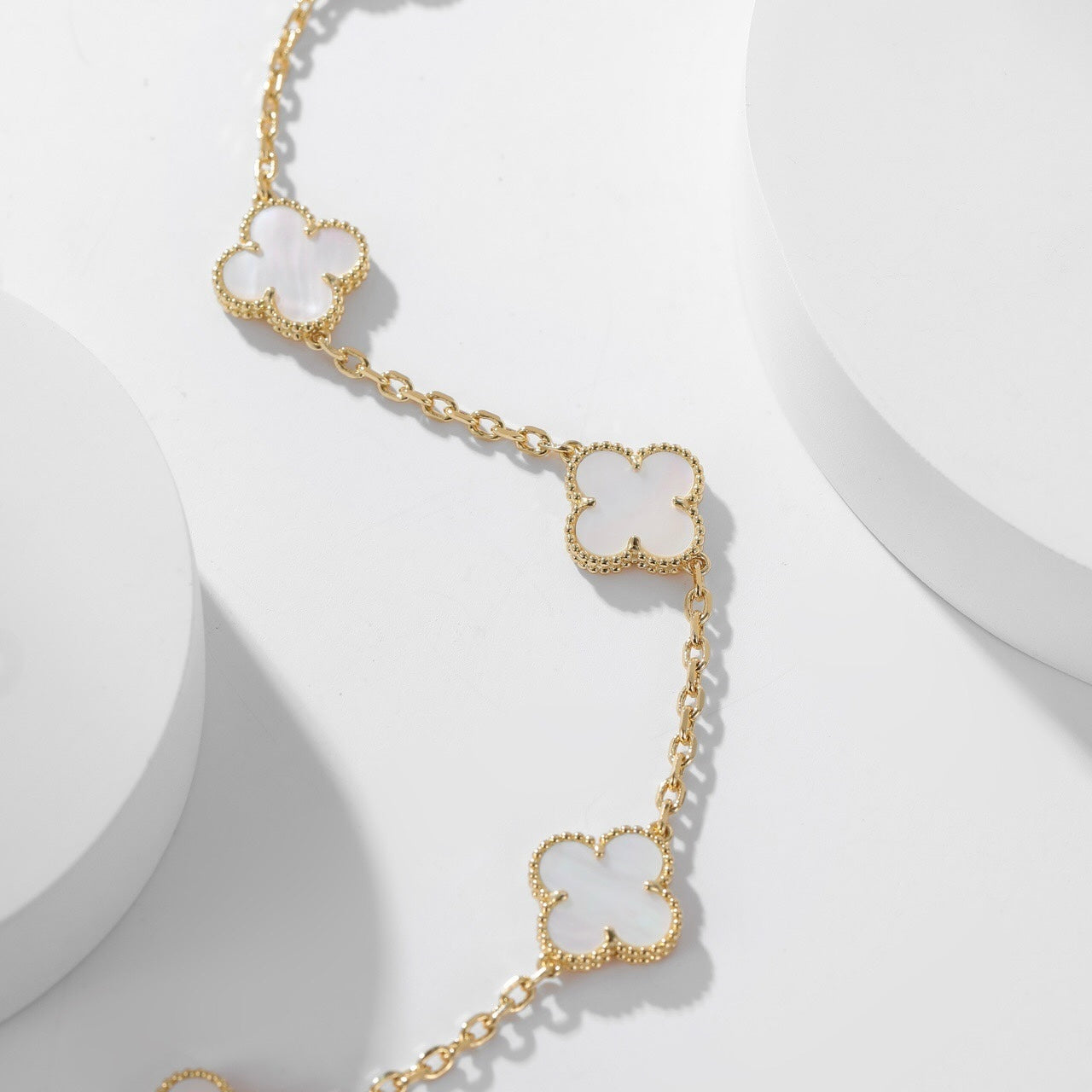 Mysitc CLOVER 10 MOTIFS WHITE MOTHER OF PEARL NECKLACE