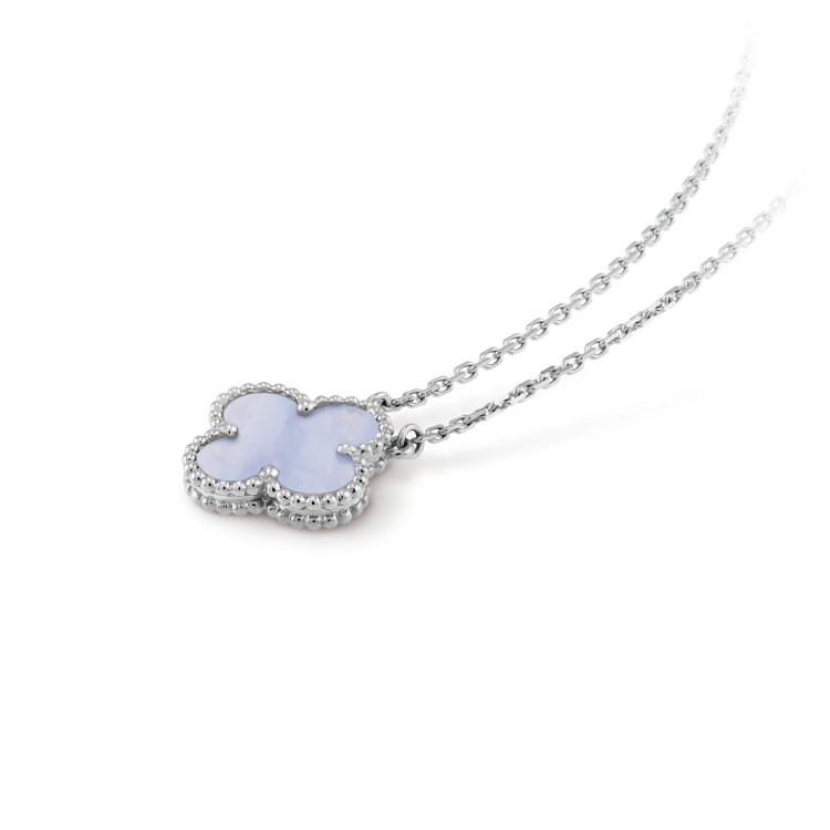 Mysitc CLOVER 15MM BLUE CHALCEDONY NECKLACE SILVER