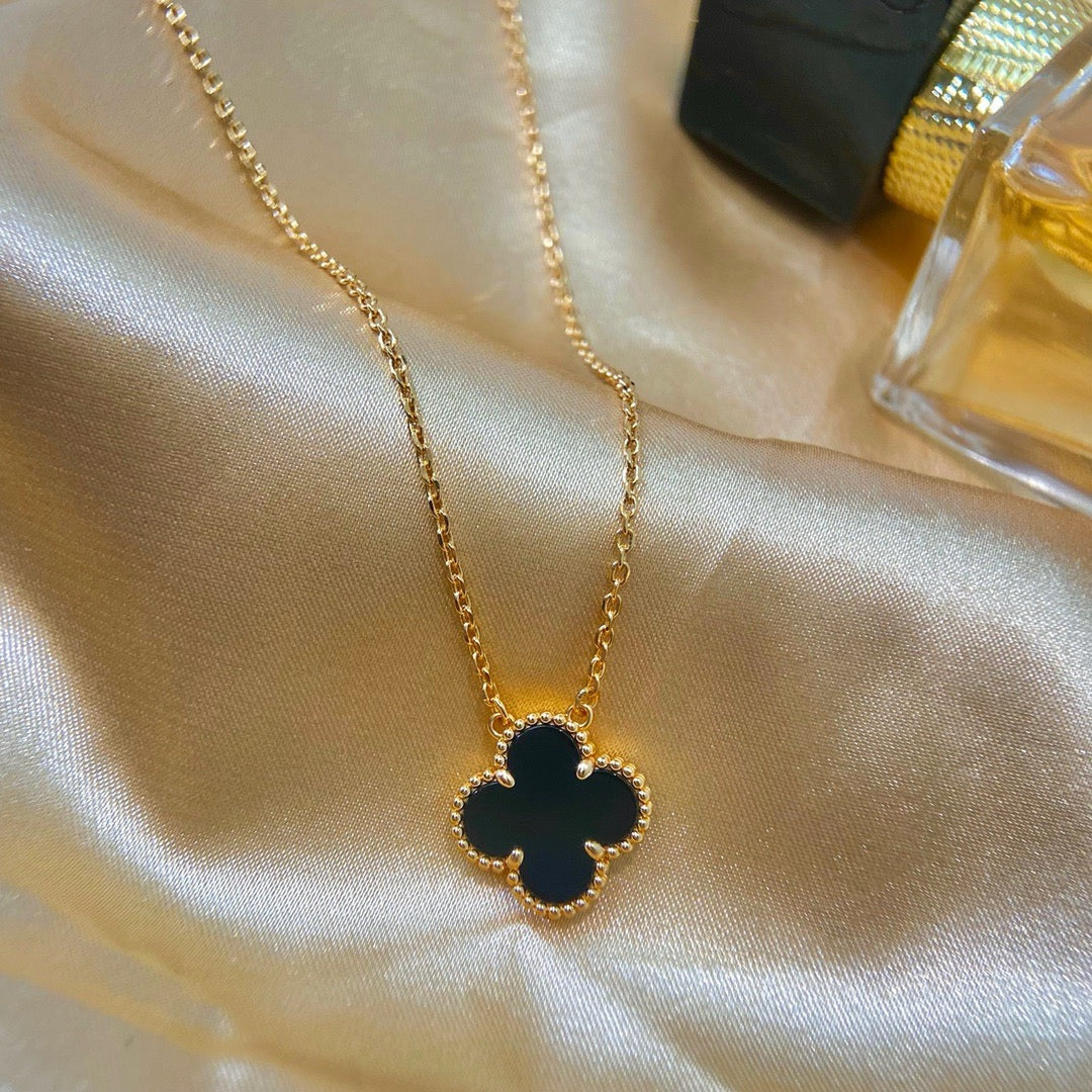 Mysitc CLOVER 15MM BLACK ONYX SINGLE FLOWER NECKLACE