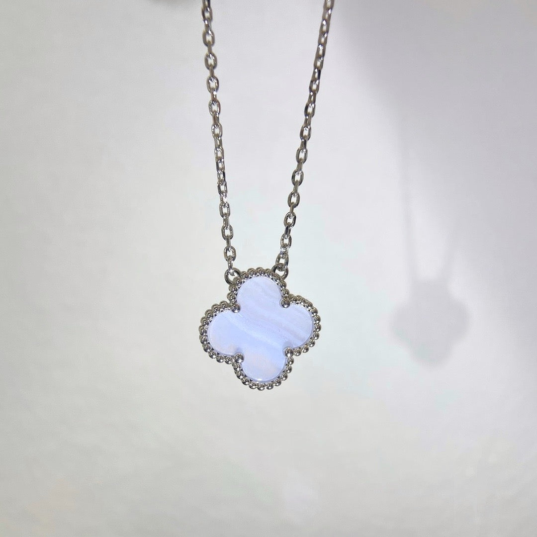 Mysitc CLOVER 15MM BLUE CHALCEDONY NECKLACE SILVER