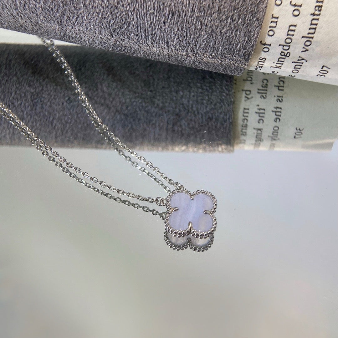 Mysitc CLOVER 15MM BLUE CHALCEDONY NECKLACE SILVER