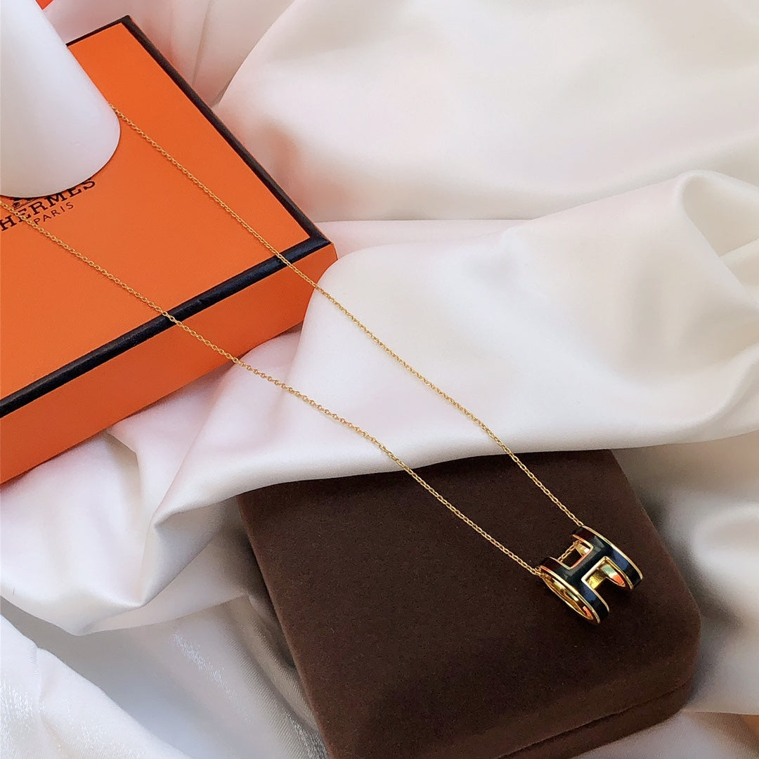 Mysitc HM CLIC BLACK ENAMEL GOLD NECKLACE