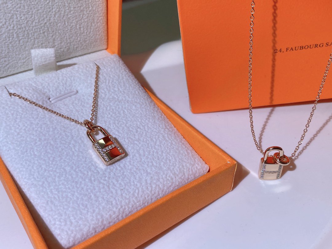 Mysitc HM ADVANCED NICHE LOCK HEAD NECKLACE DIAMONDS