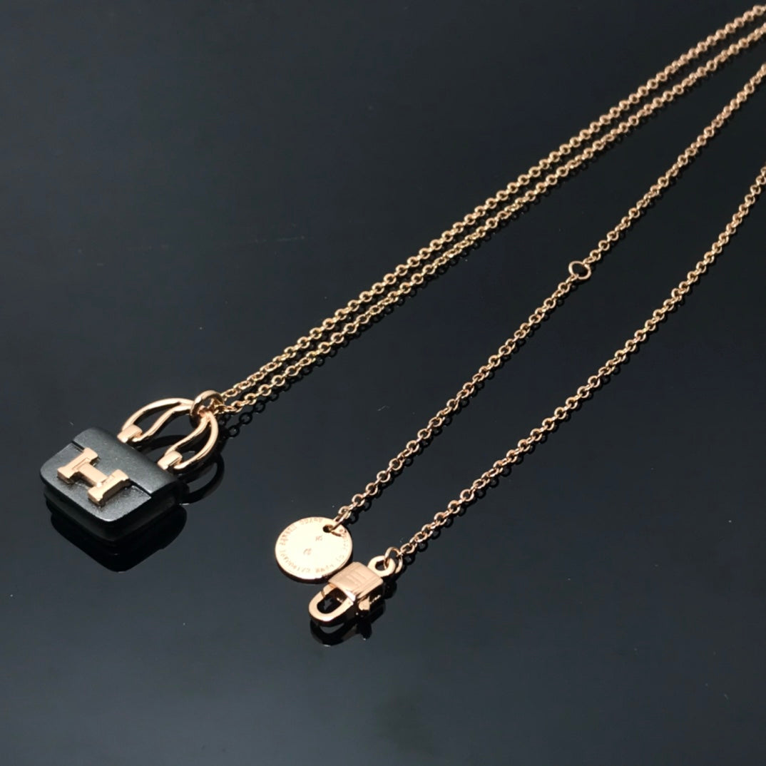 Mysitc WOMEN'S HM AMULETTES CONSTANCE PENDANT NECKLACE