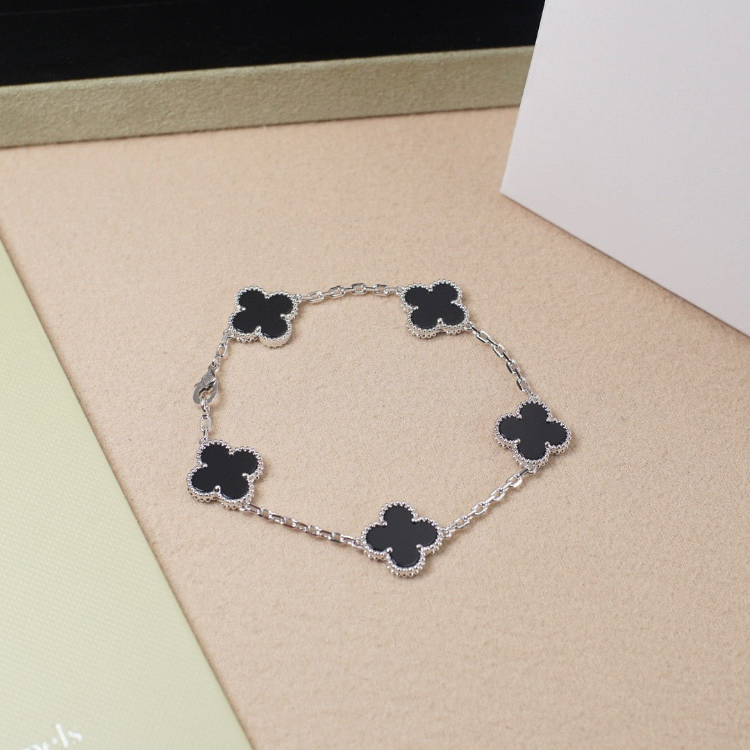 [Mysitc ]New CLOVER 5 MOTIF ONYXS BRACELET COLLECTION