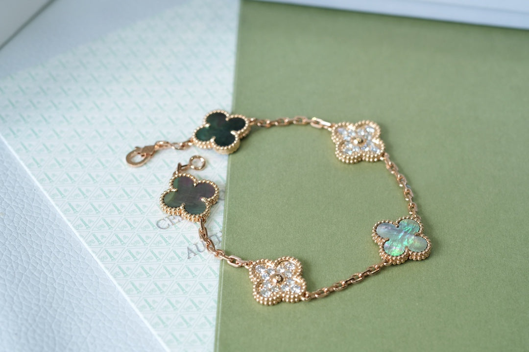 [Mysitc ]New CLOVER 5 MOTIF GRAY MOP BRACELET COLLECTION