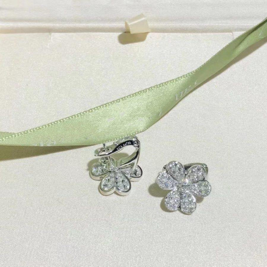 Mysitc FRIVOLE SILVER FLOWER DIAMOND EARRINGS