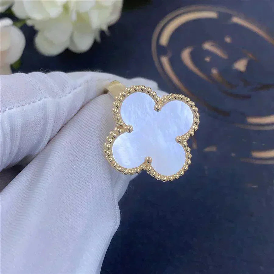 Mysitc CLOVER WHITE MOP RING
