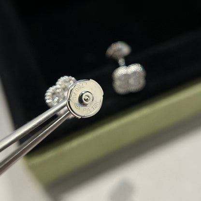 Mysitc CLOVER MINI DIAMOND STUD EARRINGS
